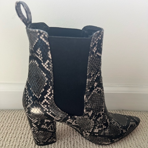 Steve Madden Subtle Snake Embossed
Chelsea Boot (Women) - Picture 8 of 9